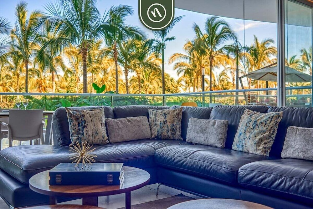 Oceanfront 2BR Condo - Pool - Cevicheria - Beach