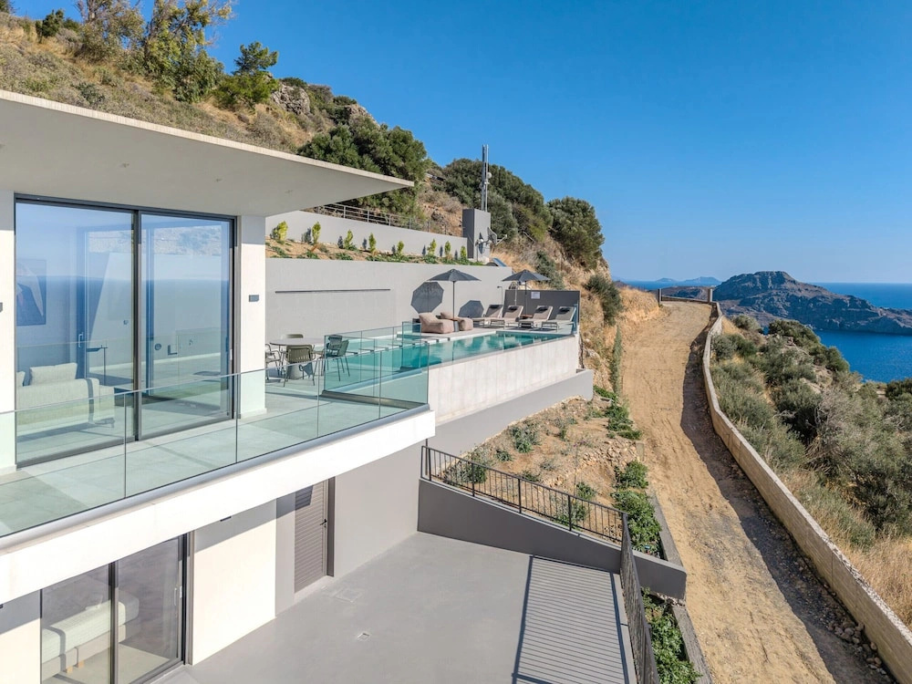 Dione Villa