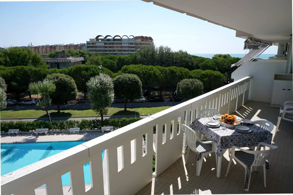 Beautiful Beachfront Apartment-pool-ac by Beahost Rentals