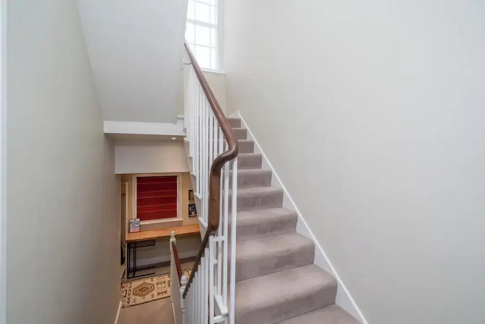 JOIVY Bright Flat for 6, Near Victoria and Warwick sq