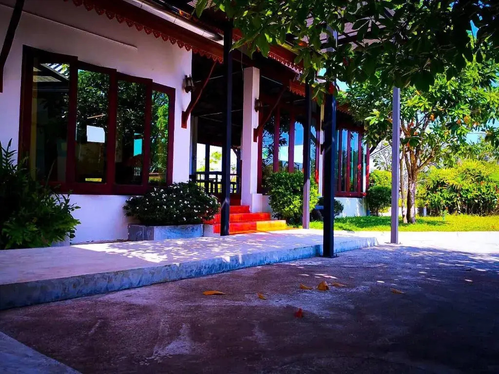 Khum Nakhon Hotel