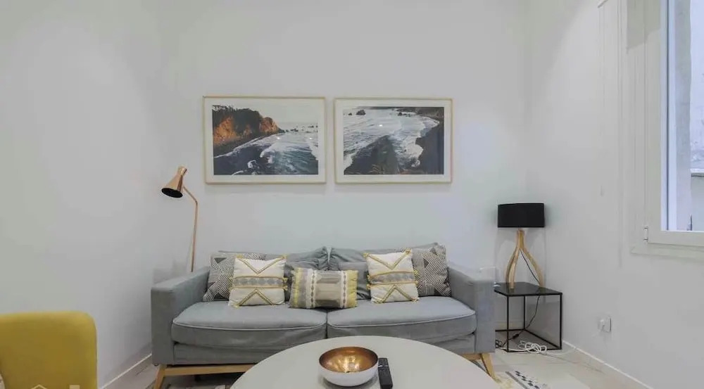 w Warm 1BR in the Vibrant Chueca Neighborhood
