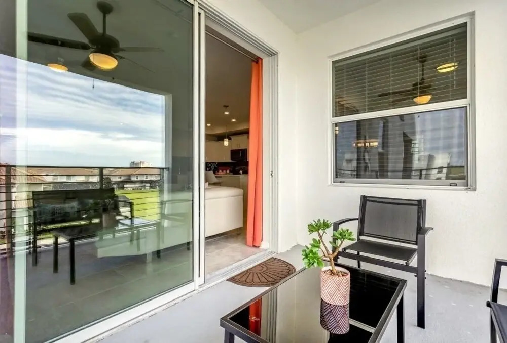 Amazing Story Lake Brand New Condo 2 Bedroom Townhouse by Redawning