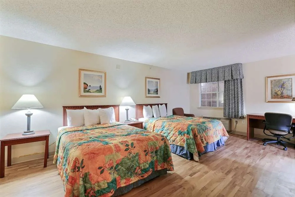 Plano Inn & Suites