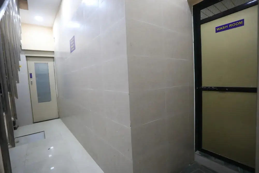 Mango Goregaon Hostel & PG