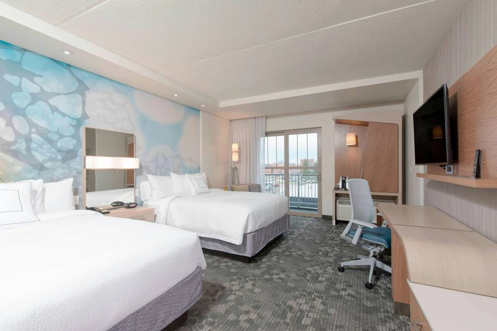 Courtyard by Marriott Holland Downtown