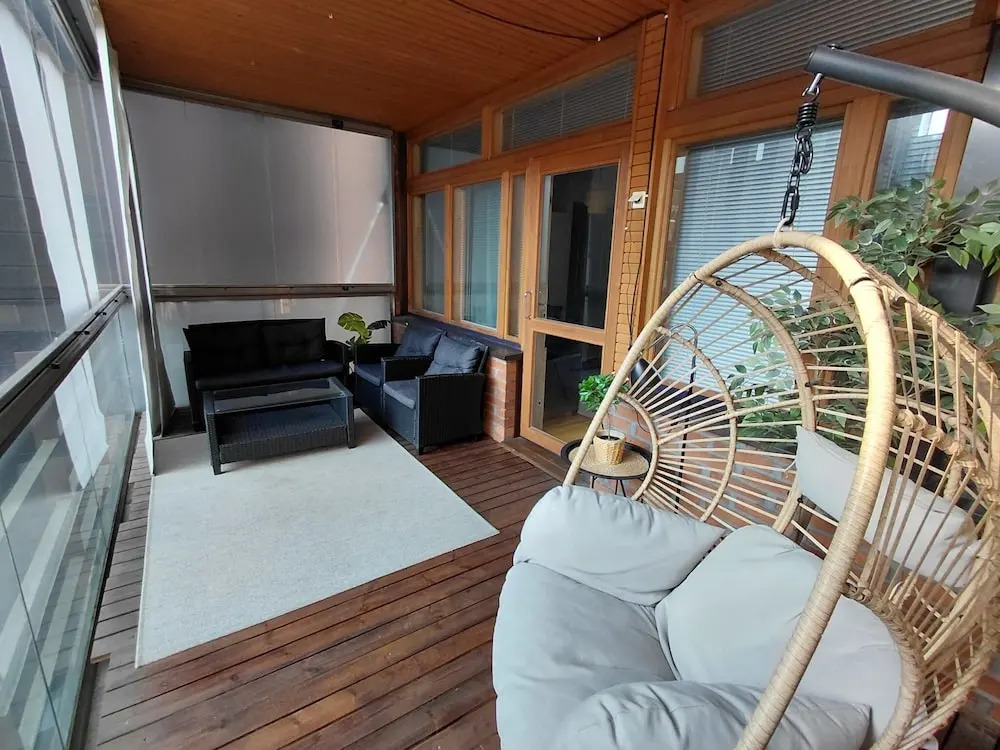 2ndhomes Deluxe Apt w Sauna & Balcony