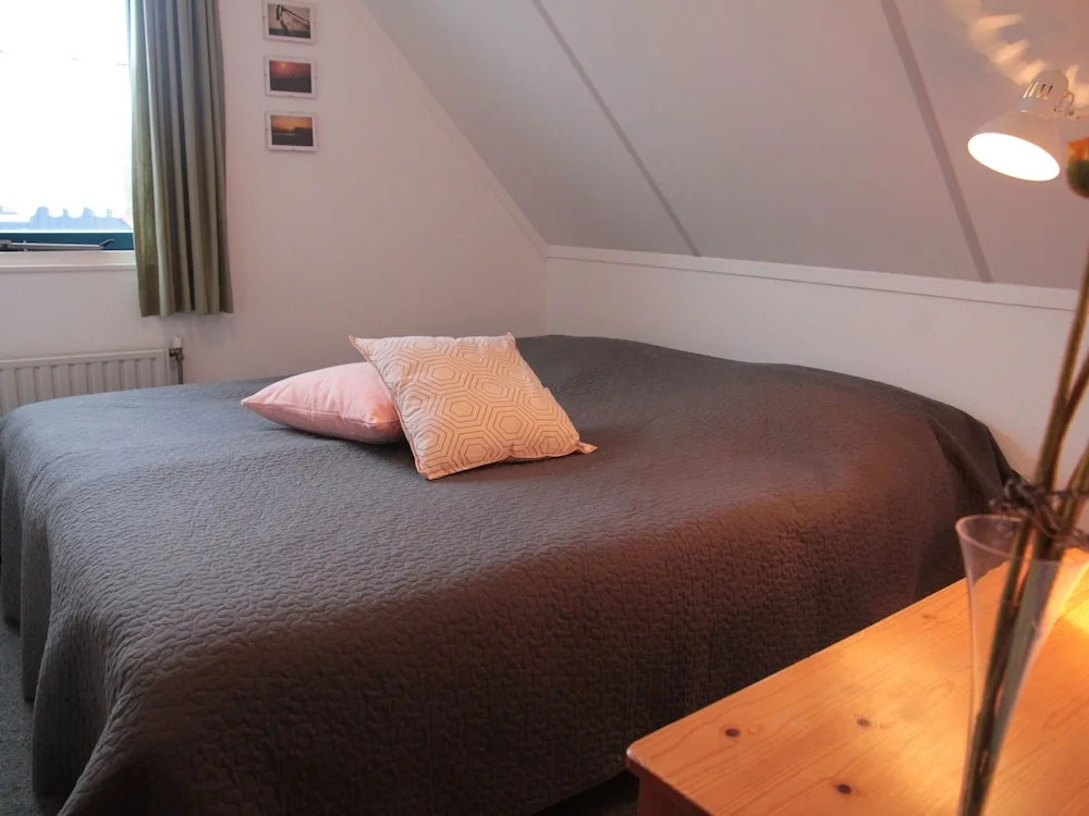 Pleasant Holiday Home in Kamperland near the Sea