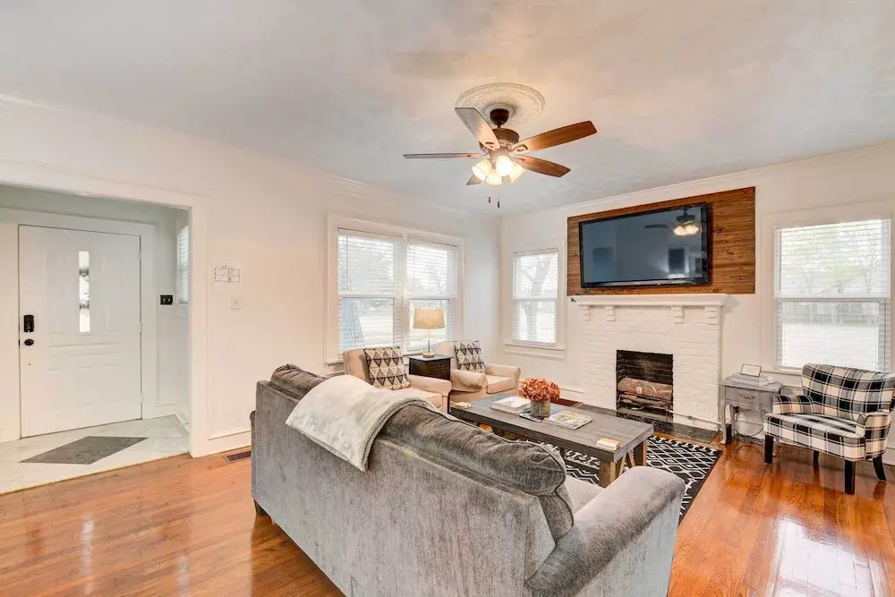 2 Mi to Dtwn: Waco Home w/ Shared Yard
