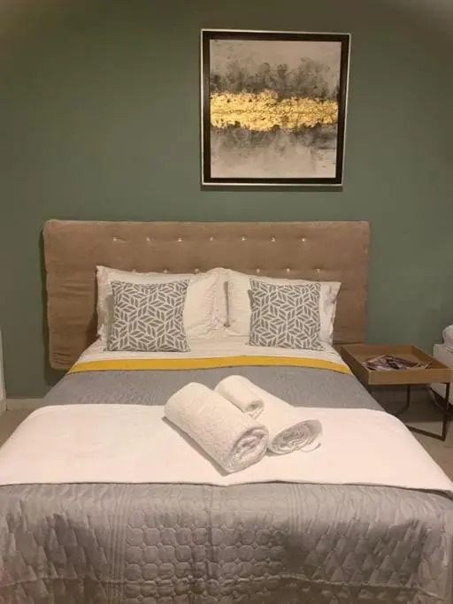 Minerva Lofts- Lovely Loft with 1 double size bed and 1 single