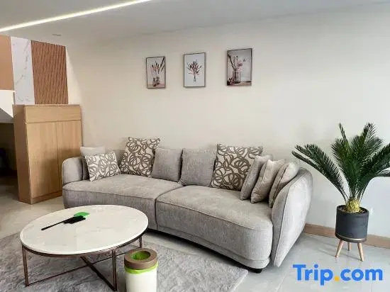 Luxury townhouse with 3 bedrooms and 3 bathrooms in the city center