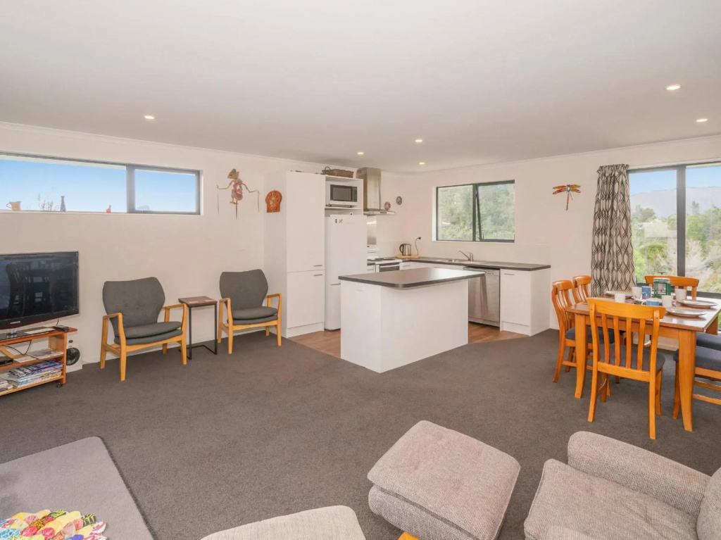 Manuka Lodge - Tairua Holiday Home