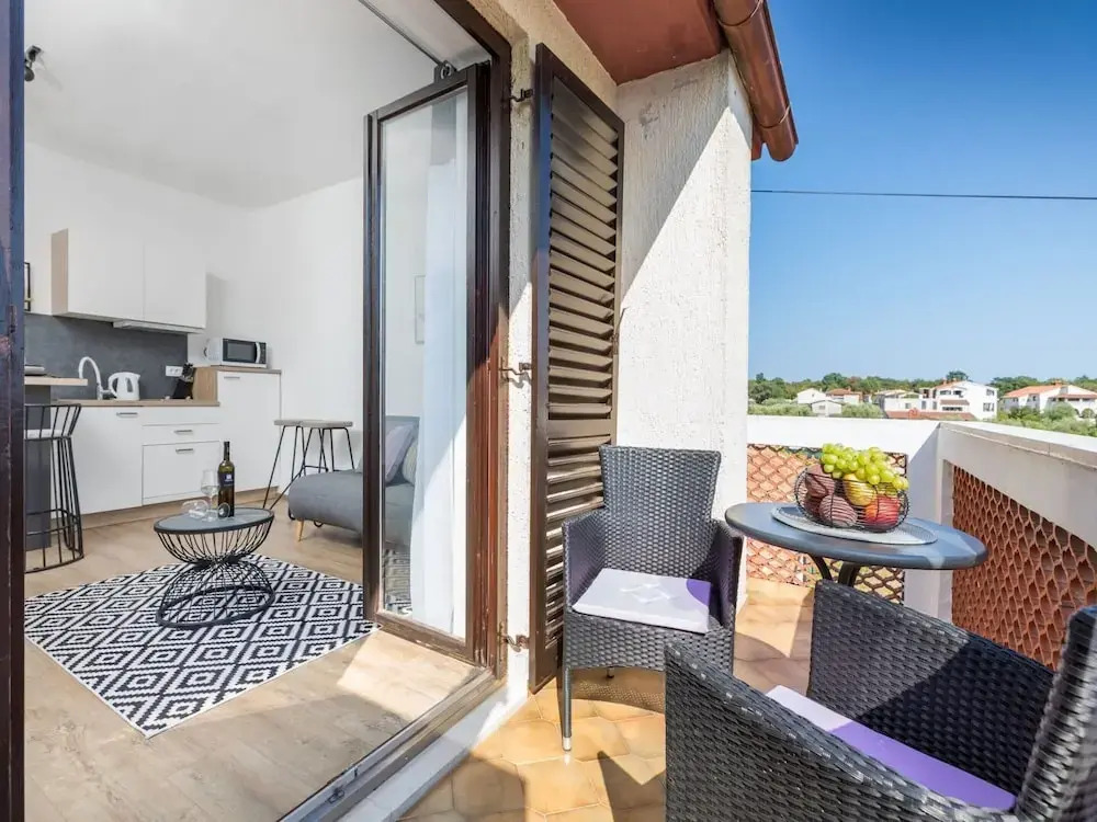 Apartment in Valbandon Near Beach & Pool