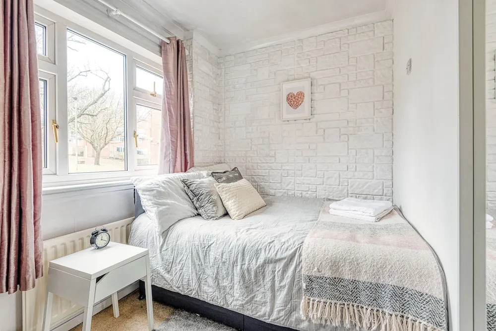 Spacious 3 Bedroom Garden House