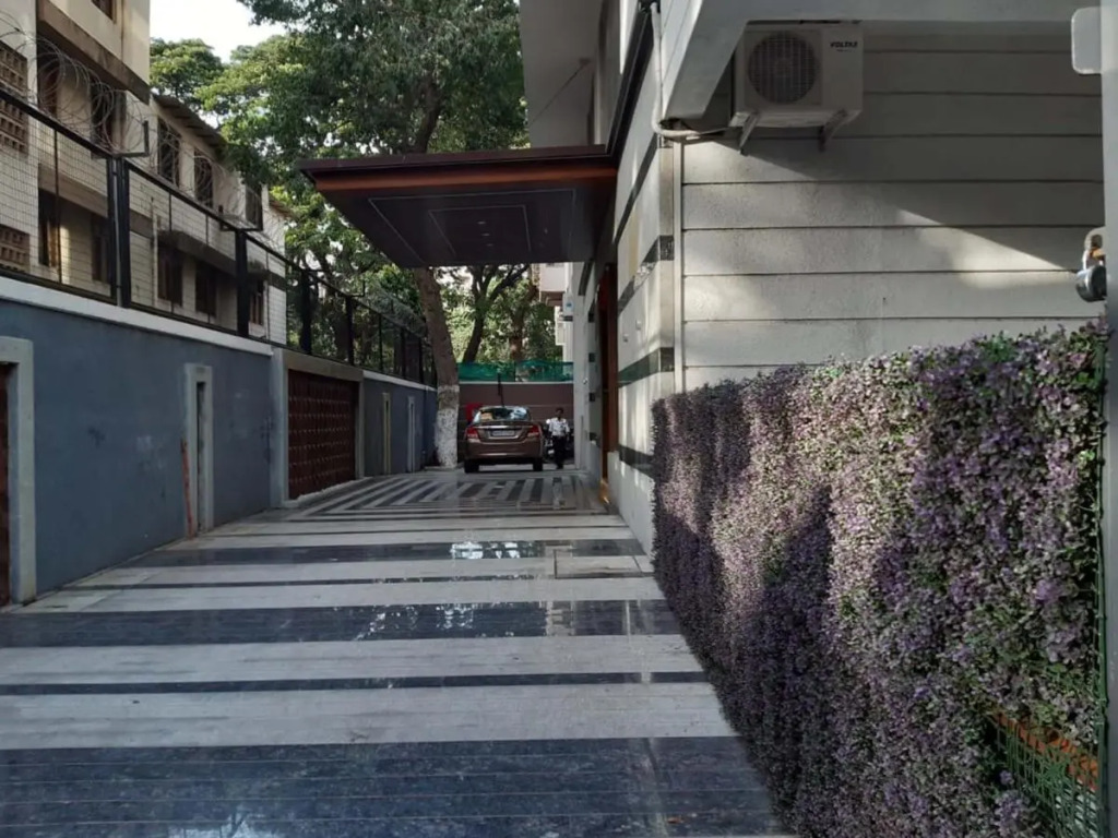 Mumbai House Luxury Apartments, Santacruz East