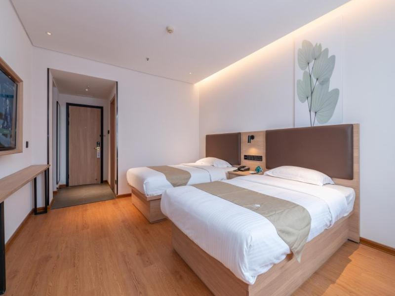 GreenTree Inn(Jinan Shandong University store, impression city, Honglou square)