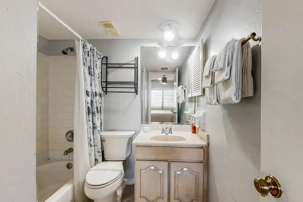 3rd-floor Condo W/fountain Views, Private Balcony & W/d, On-site Pool & hot Tubs