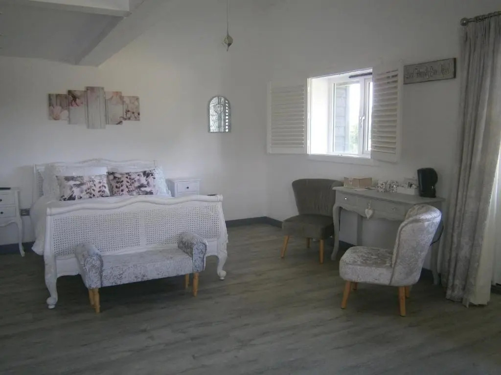 The Crown Lodges