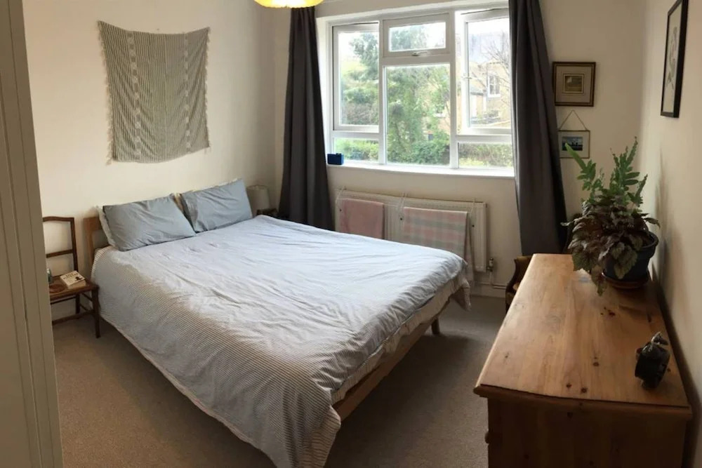 Spacious North London Flat With Balcony