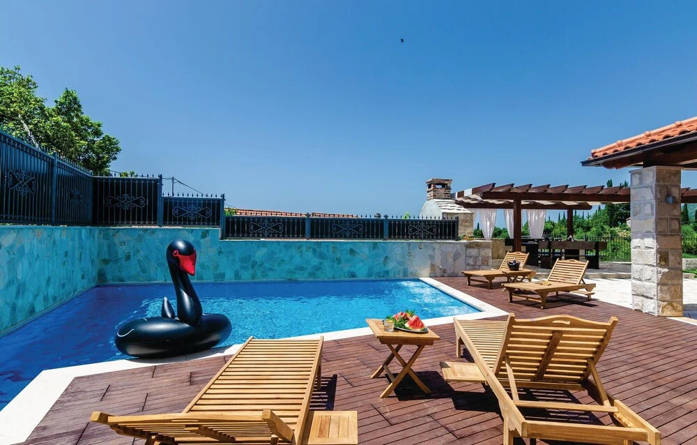 Awesome Home in Dubravka With Wifi and 5 Bedrooms