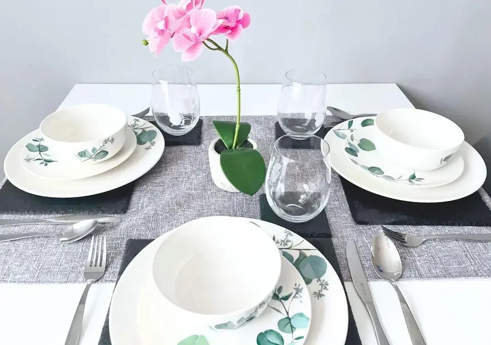 2 Bedrooms - 3 Beds - Quiet Retreat - Parking