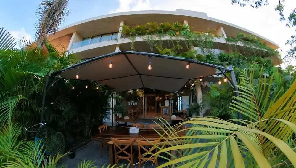 Large Studio With Private Courtyard and Shared Pool
