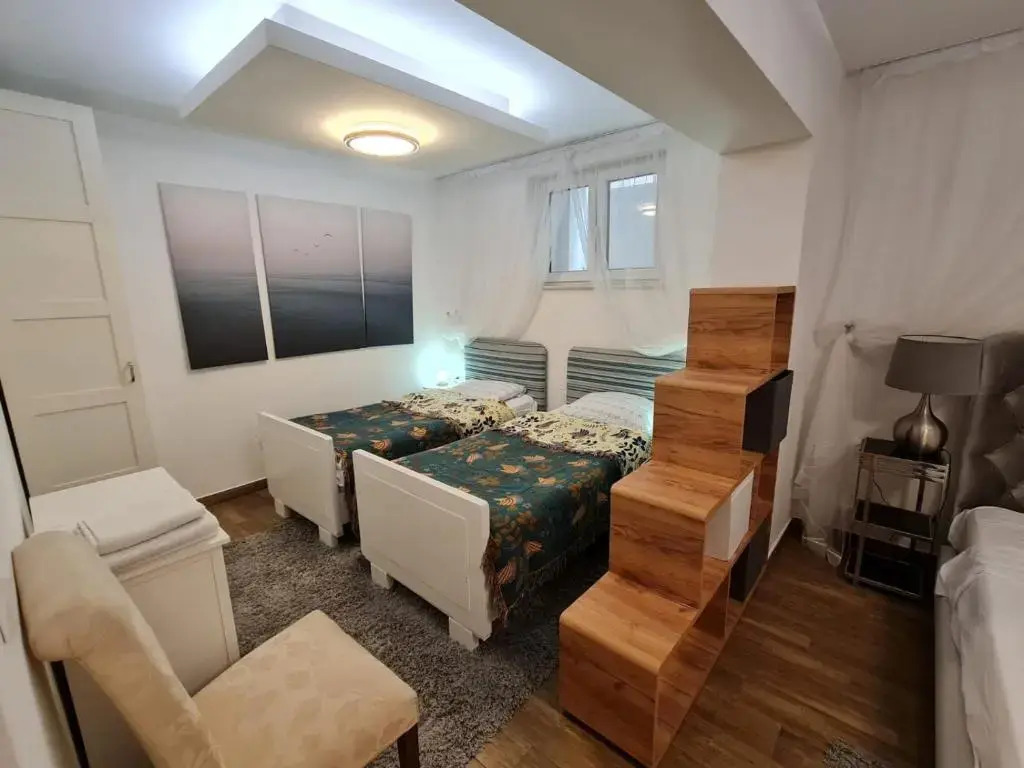 NUMBER 10 Apartments