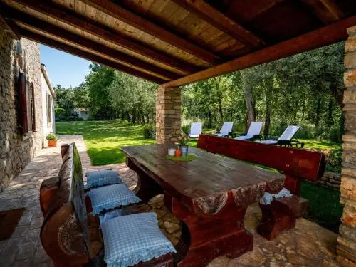 Holiday Home Tommy by Interhome