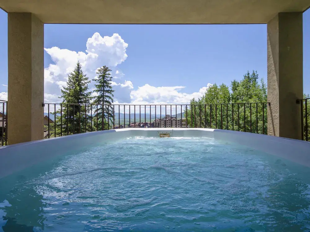 Bronze Tree Condominiums by Mountain Resorts