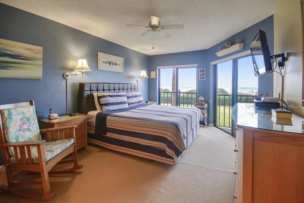 Land's End 204 Building 7 Private Balcony / Beachfront Condo!