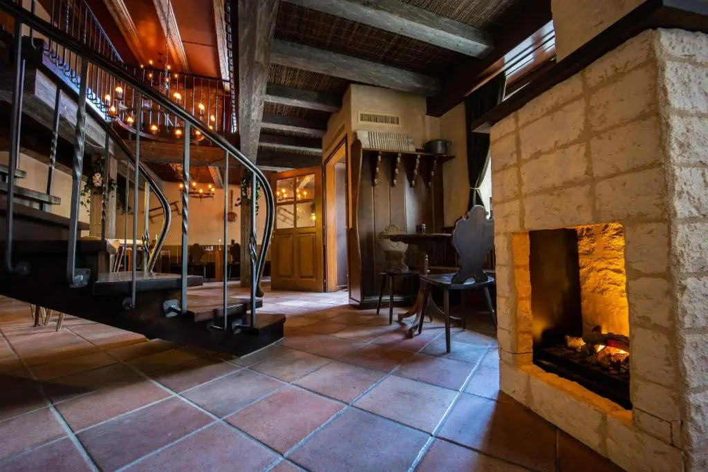 Peanut Medieval Lodge