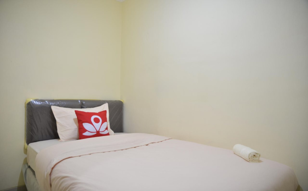 ZEN Rooms Near ITC Roxy Mas
