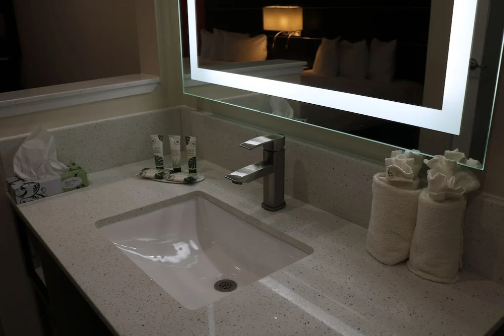 Vallejo Inn & Suites