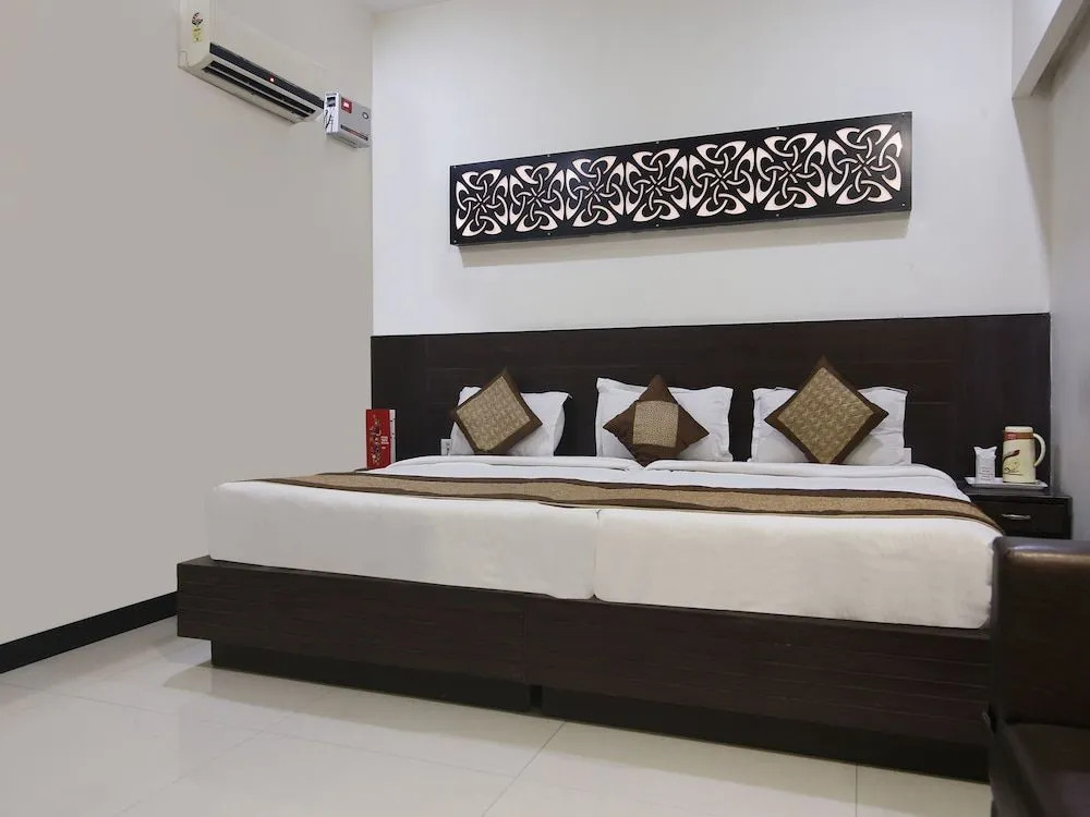 Capital O 4012 Hotel Agra Cantt