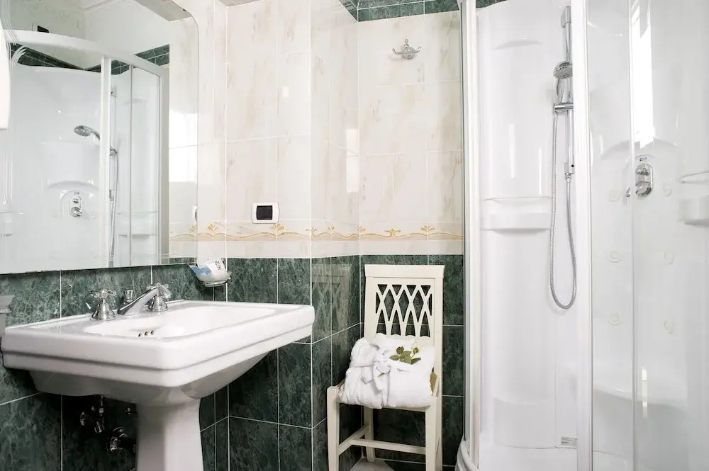 Upper View Suite