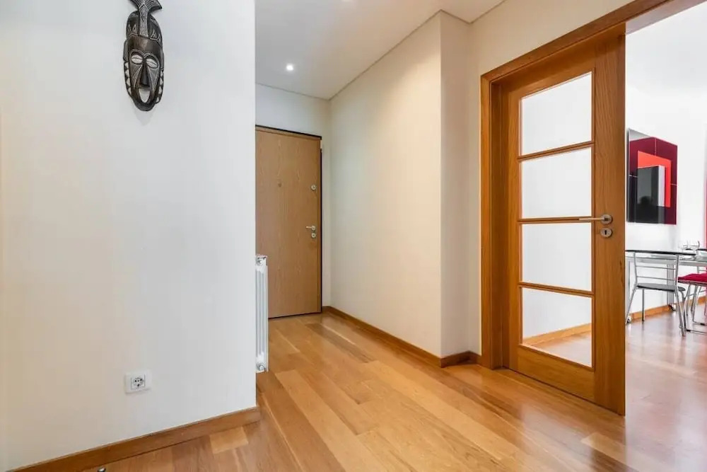 Relax 1bdr Apt by the River W/balcony & Parking!