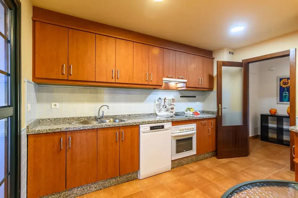 Family Apartment in Golfside Setting