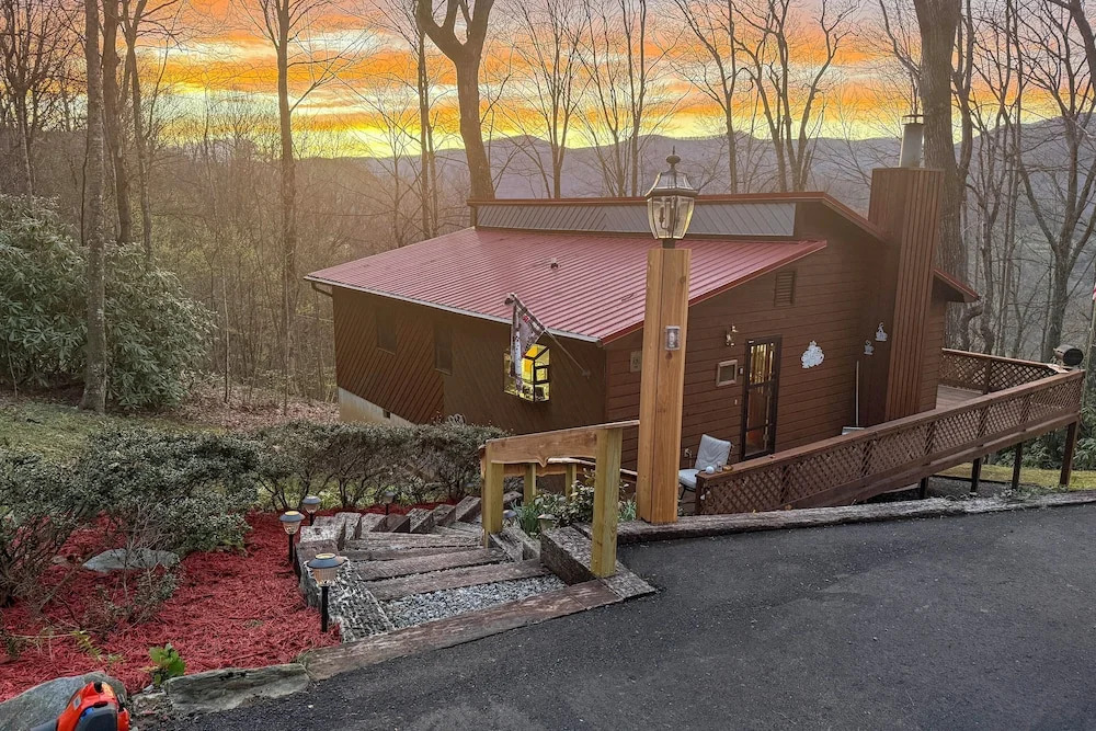 Smoky Mtn Cabin, 7 Mi to Cataloochee Ski Area!