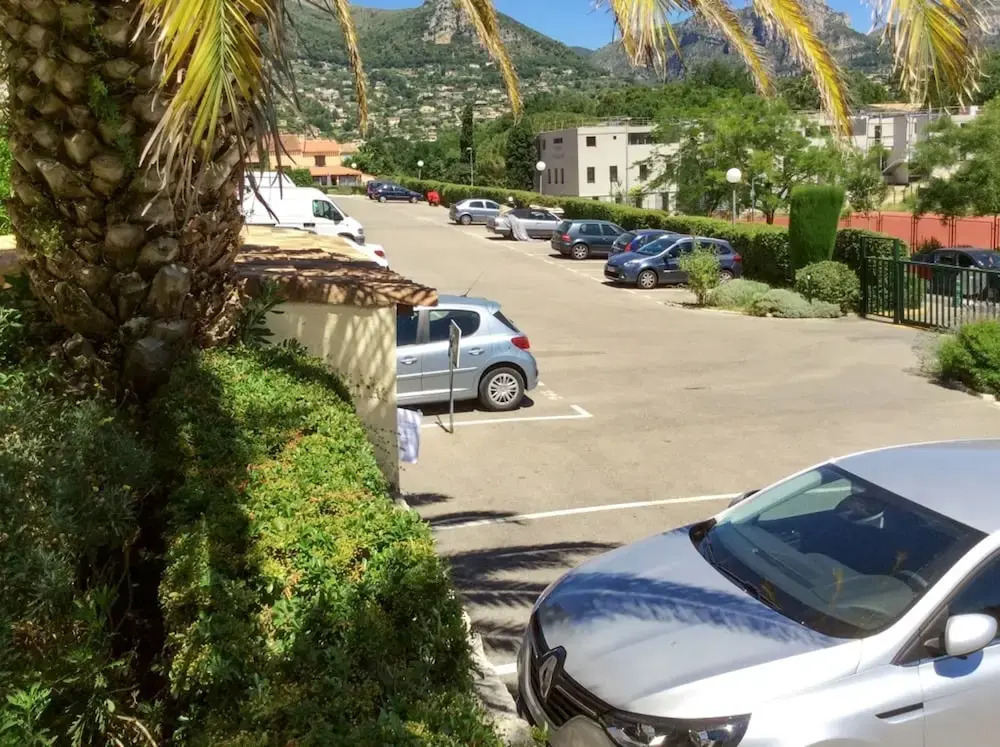 Studio in Vence, With Wonderful Mountain View, Pool Access and Wifi - 14 km From the Beach