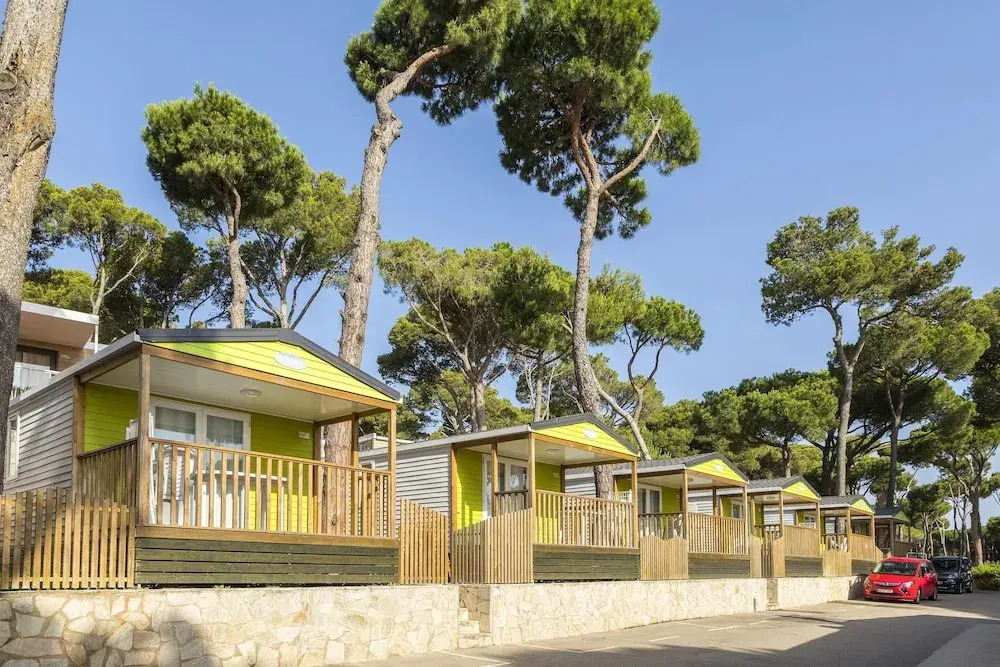 Bungalow Near Pals Beach & Pool