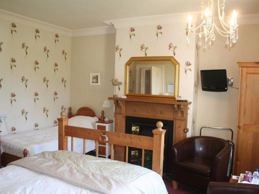 Glan Heulog Guest House