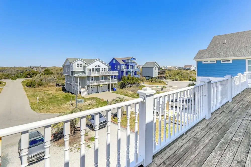 Hot Tub & Decks: North Topsail Beach Home