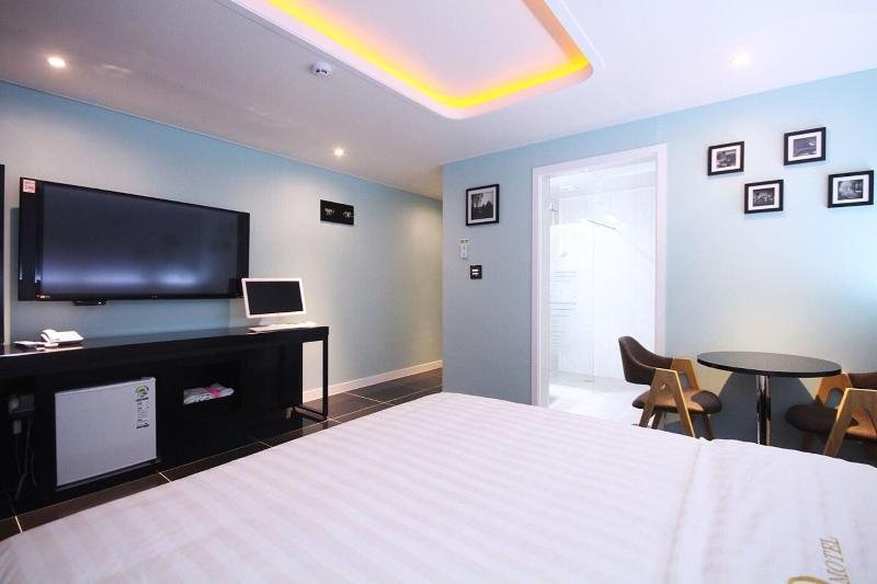Gimje Q Drive Self Check-in Motel