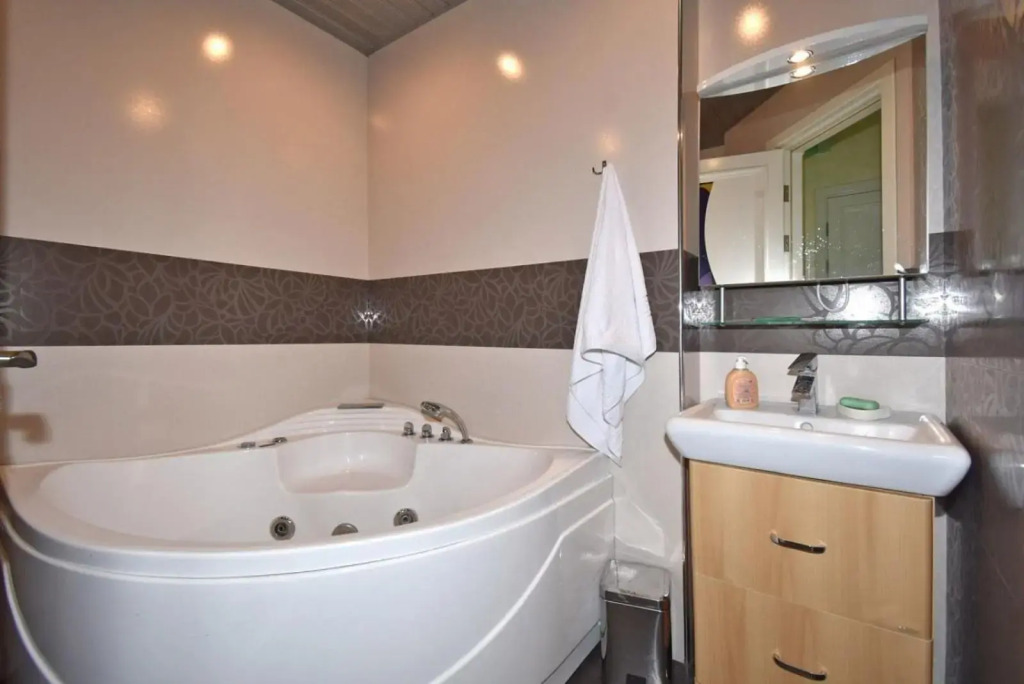 Caskade- Tamanyan Street, 2 bedrooms Beautiful, Renovated apartment KS343