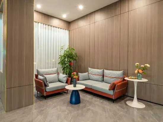 Kaman Hotel (Huazhou Bei'an Bus Station Zhouxuan Branch)