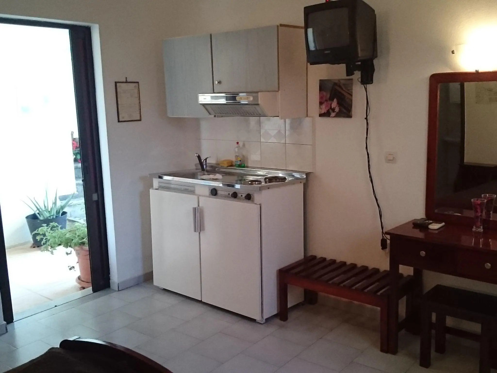 Spacious Apartment in Plataanias with Swimming Pool