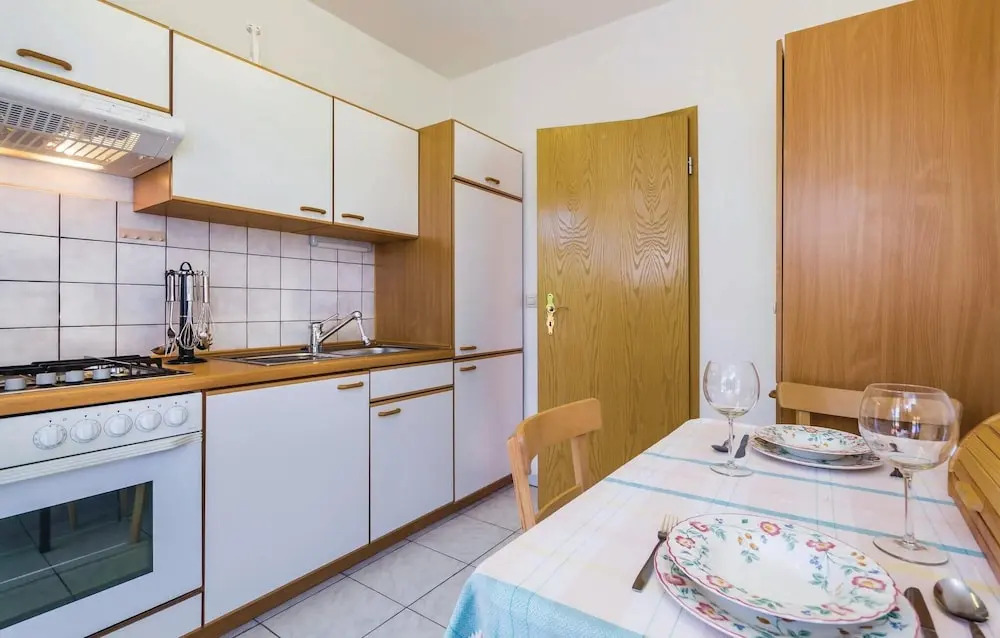 Stunning Home in Opric With Wifi and 1 Bedrooms