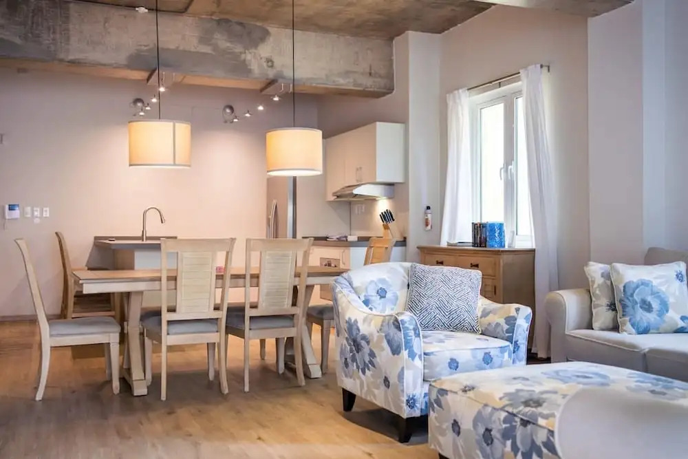 Grand Urban Elegance - City Center Luxury