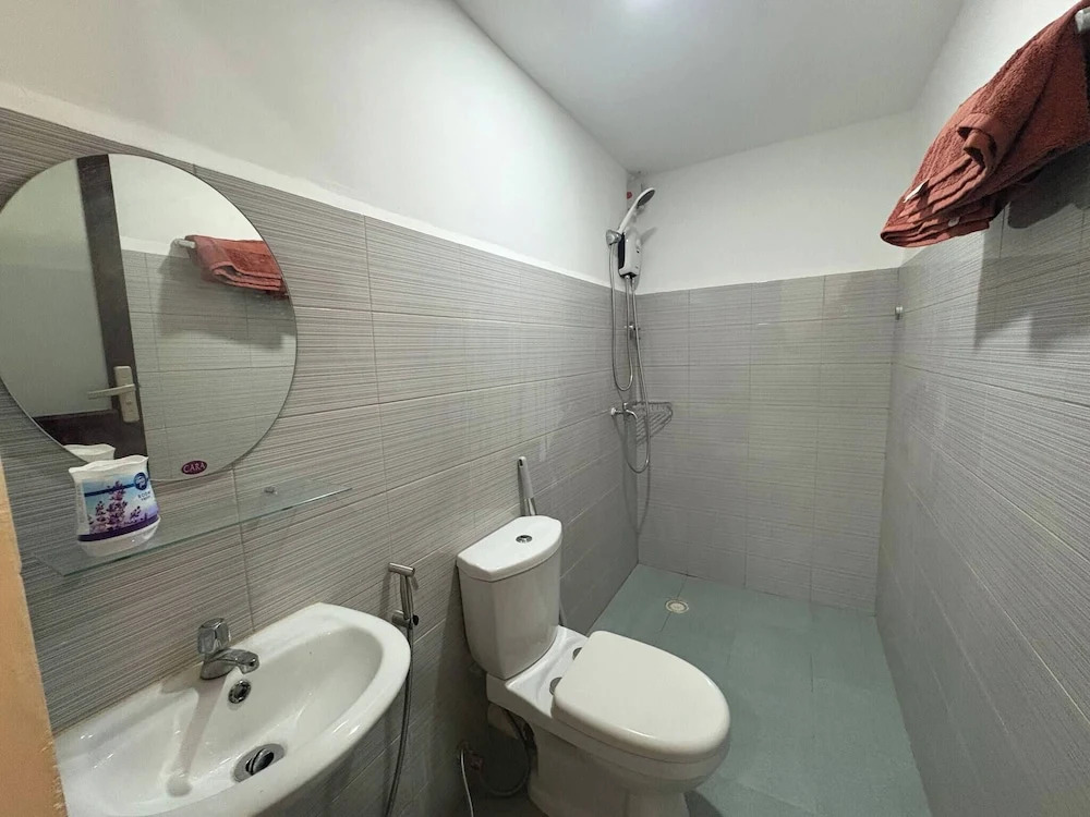 Near Mactan International Airport Condo With Private Entrance and Shared Pool