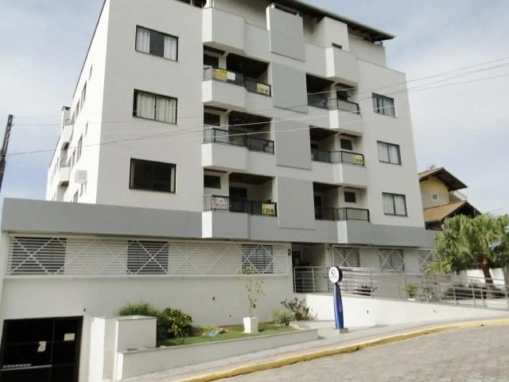 Apto. 2 quartos em Bombinhas (60 m da praia)
